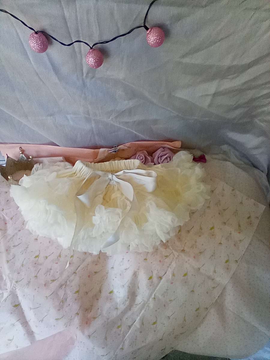 0 to 1yrs Ivory TuTu Pettiskirt EUC Bow Cinches Waist