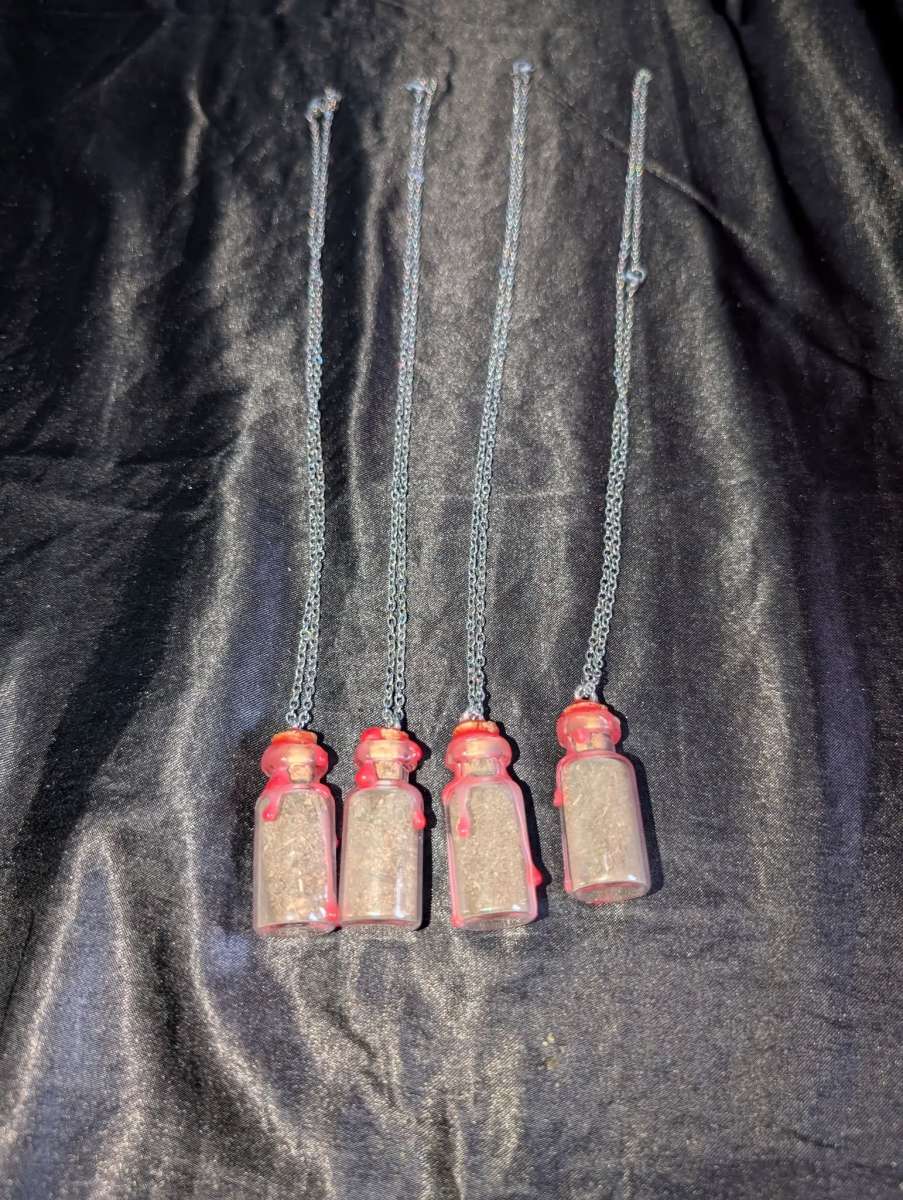 necklaces Salem dirt