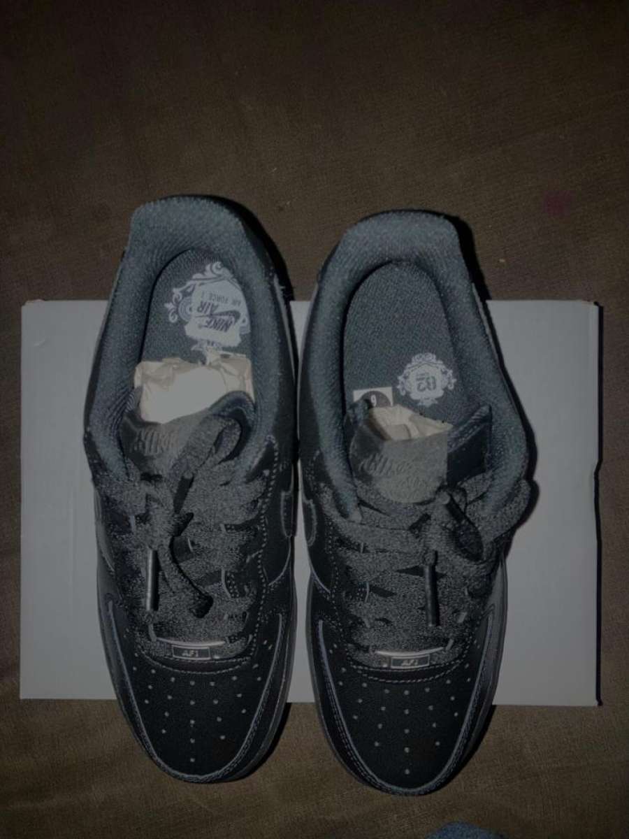 Black air forces 1s