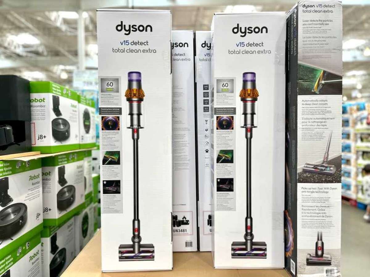 Brand New Vacuum Dyson v15 sealed the factory box