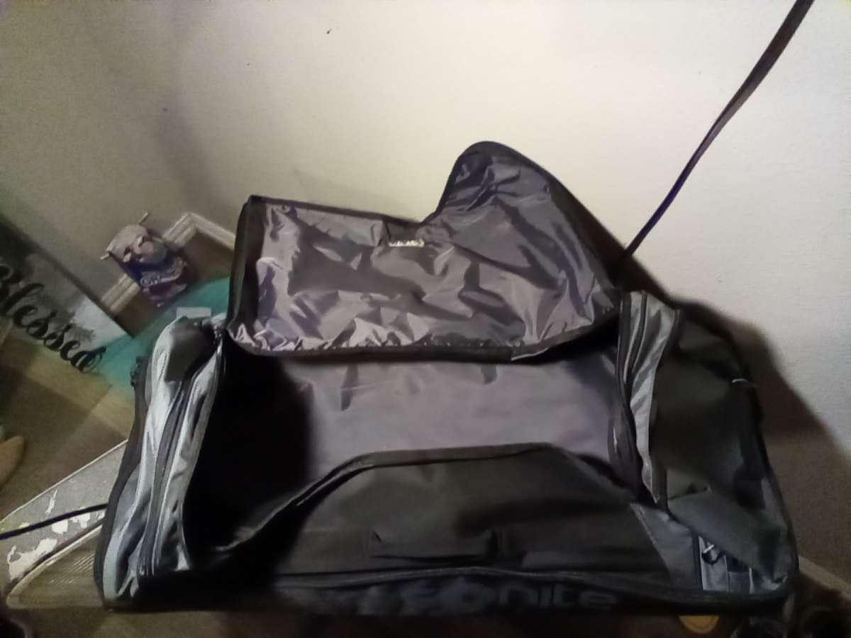Samsonite NEW 2 Compartment Wheeled Duffle Bag