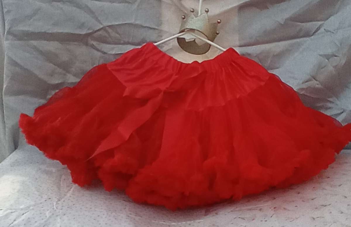 4 to 5yrs Red TuTu Pettiskirt NWT Button Cinchers