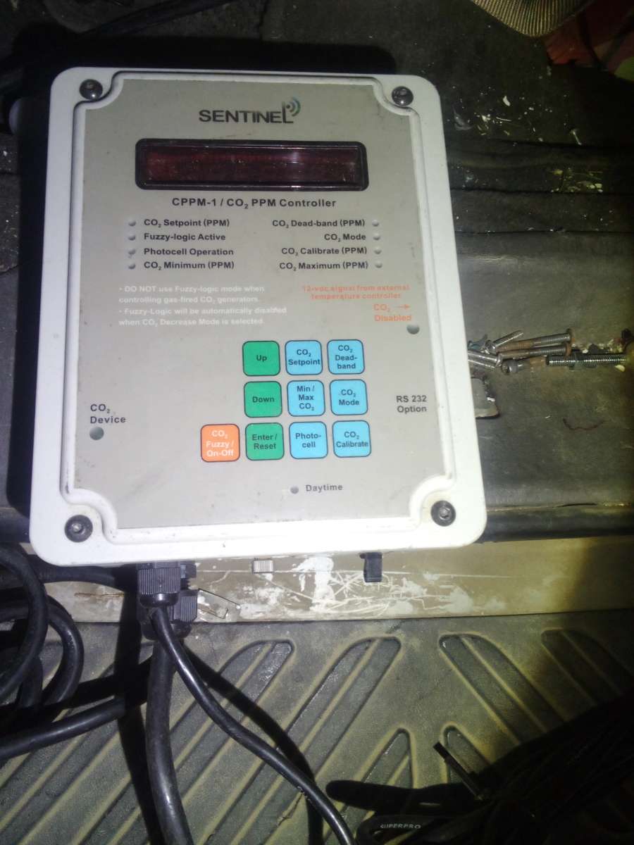 CO2 injection controller with remote and regulator