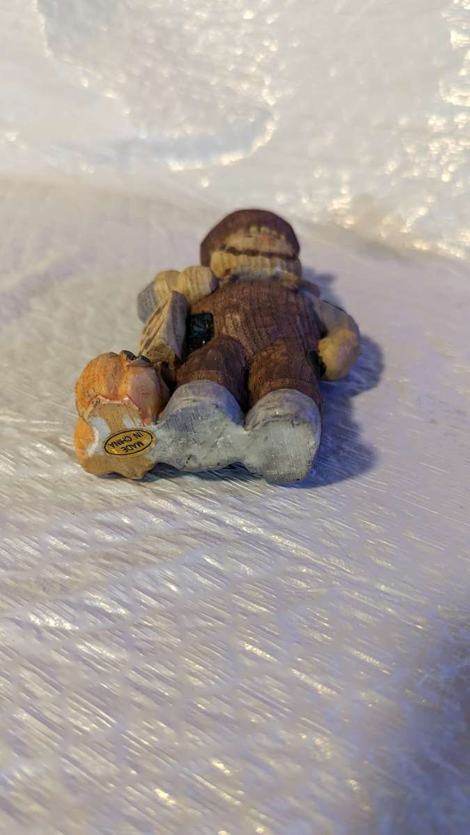 Happy Wood Scarecrow has a couple of Pumpkins and a little S