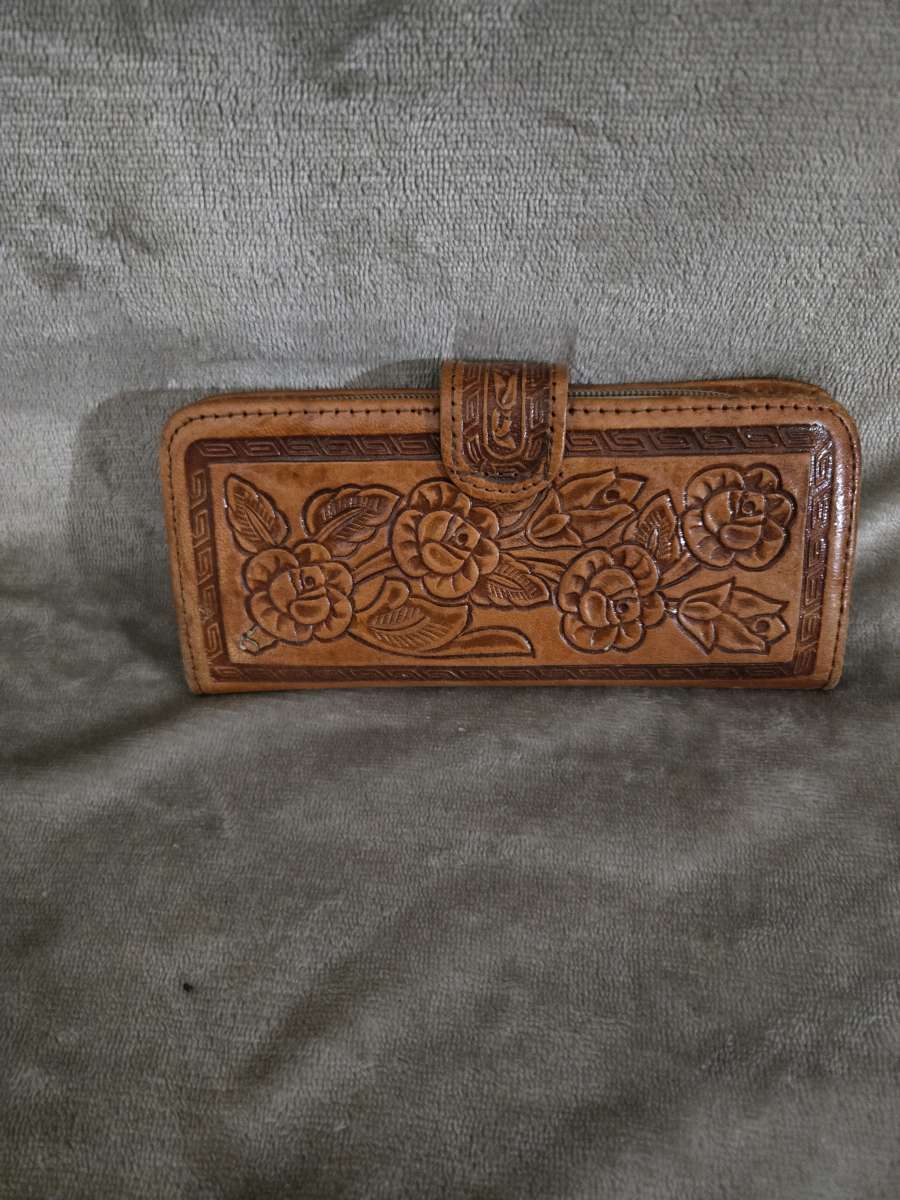 VINTAGE LIGHT BROWN LEATHER GUDALAJARA WALLET USED