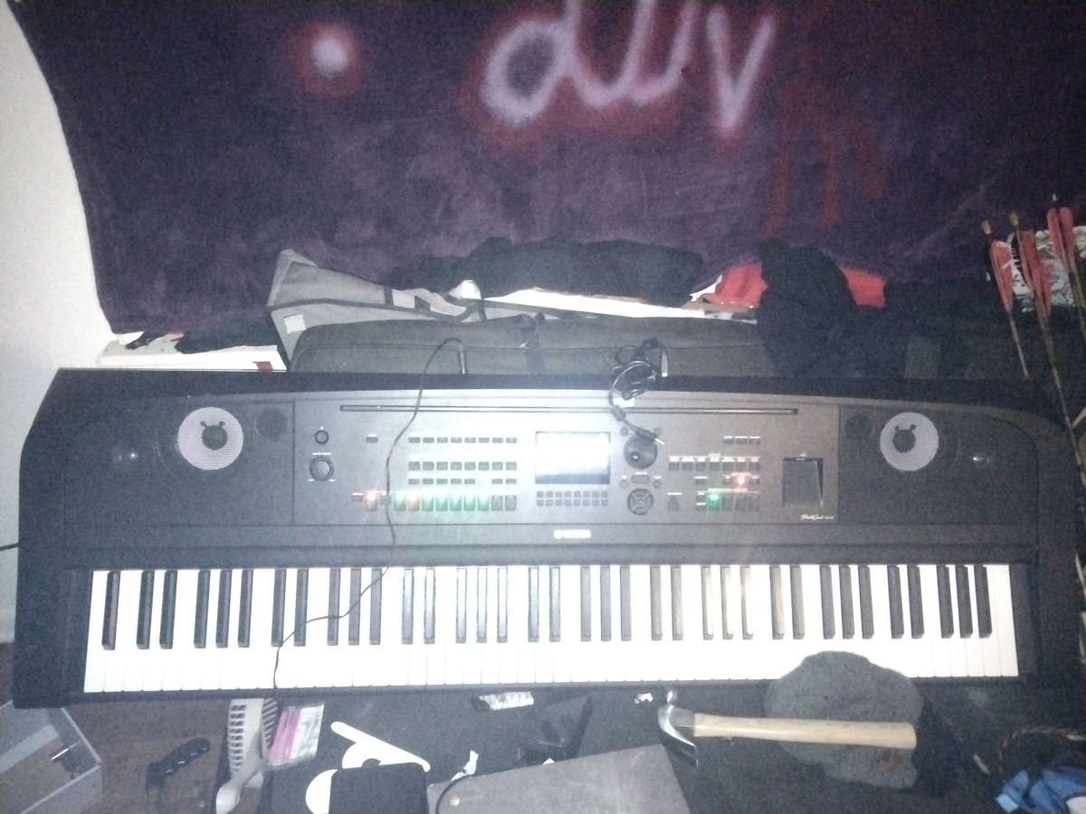 Yamaha portable grand Dex 670
