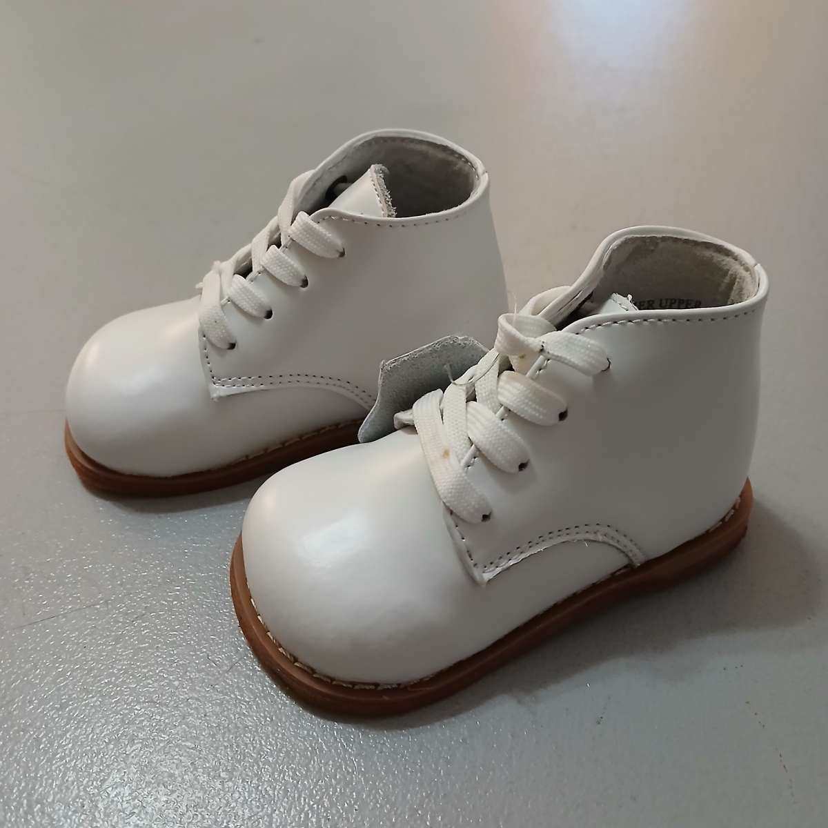 Cavoo Walker Baby Unisex white shoes size 3