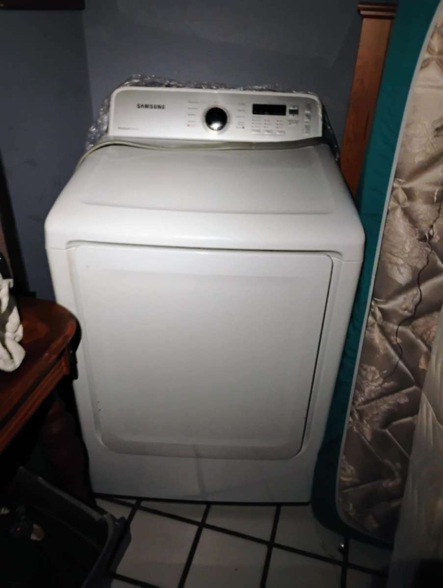 Samsung laundry dryer hardly used no issues works great
