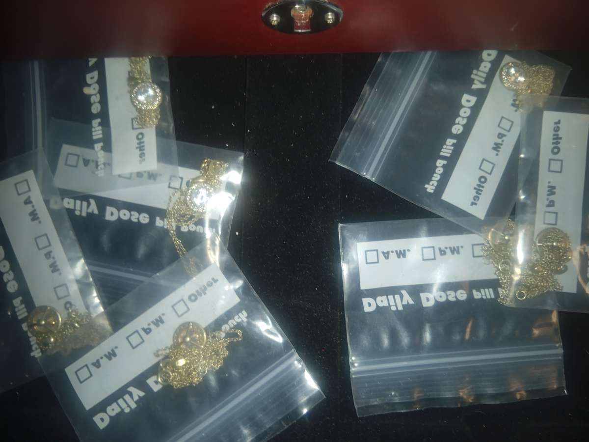 bunch of nice jewelry lots of real mostly silver