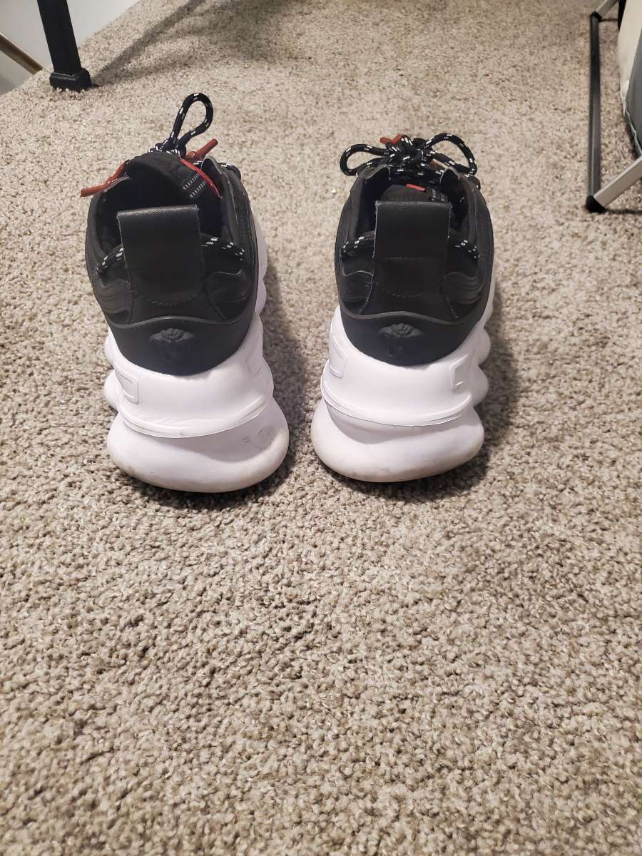 Versace chain reaction