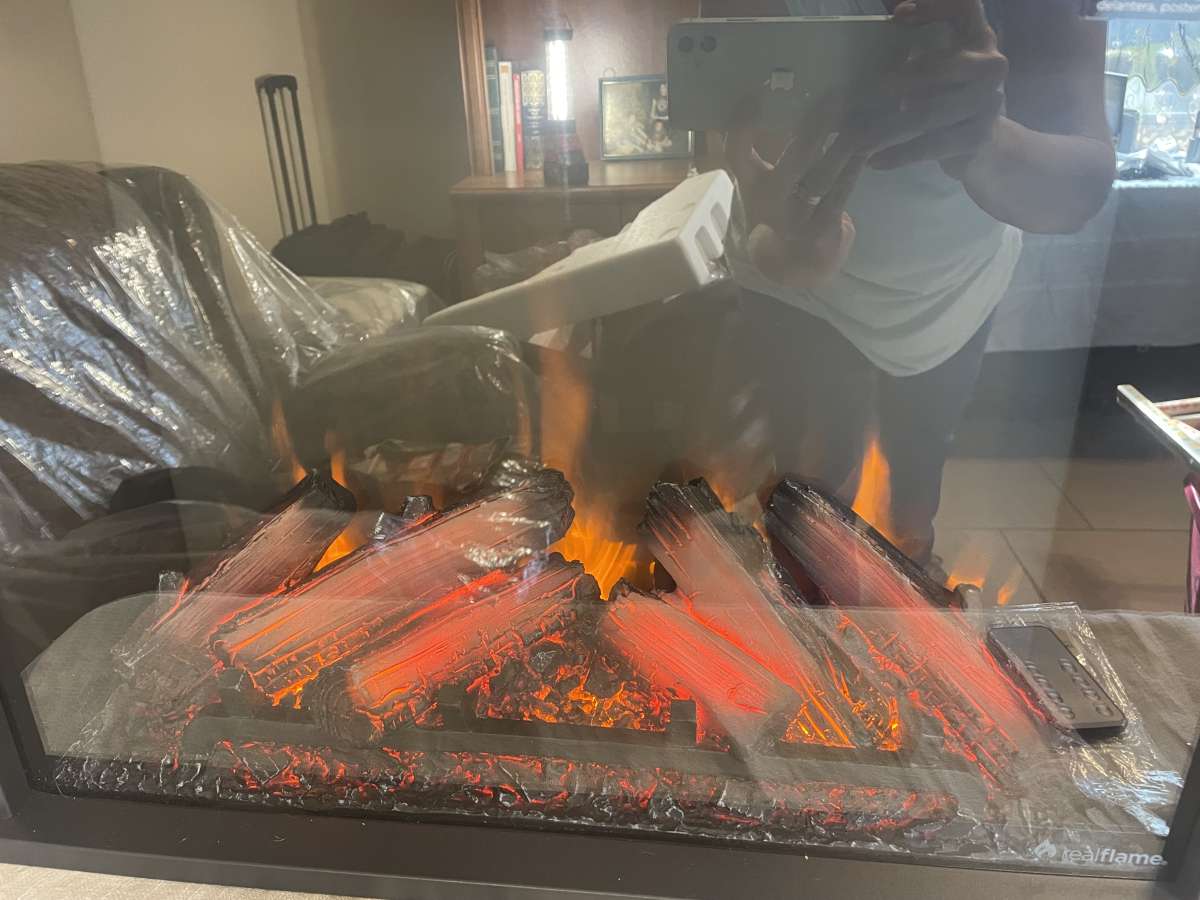 Brand New Real Flame Fire Place With Remote