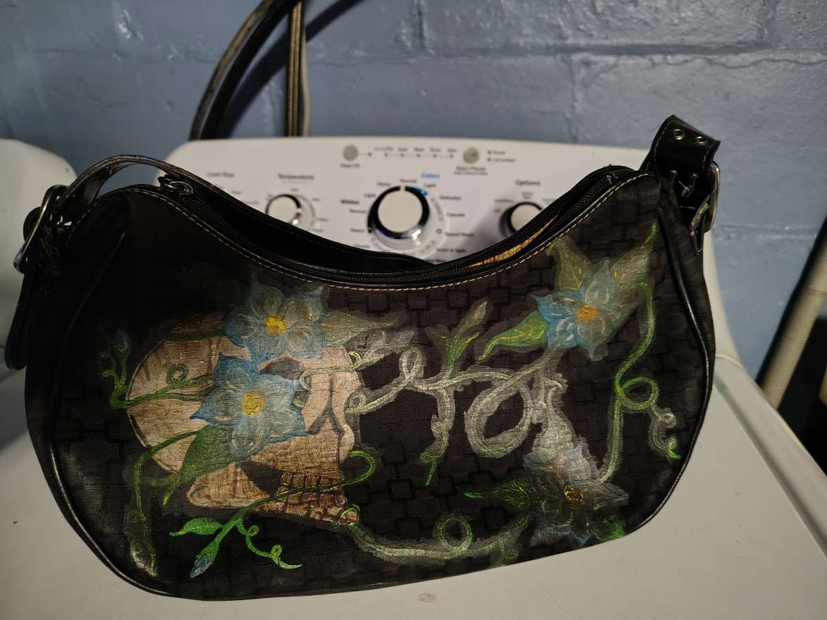 a black small purse Mine West