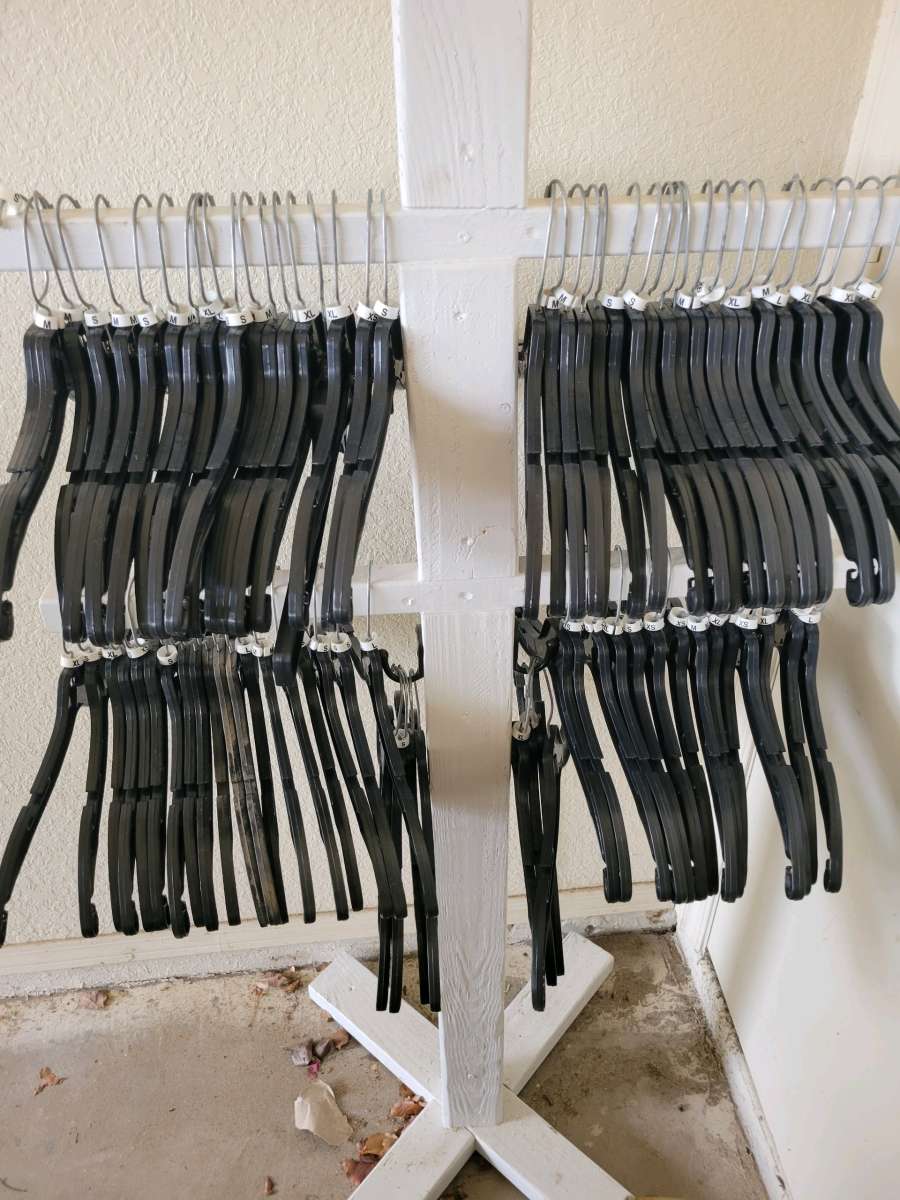 black retail hangers