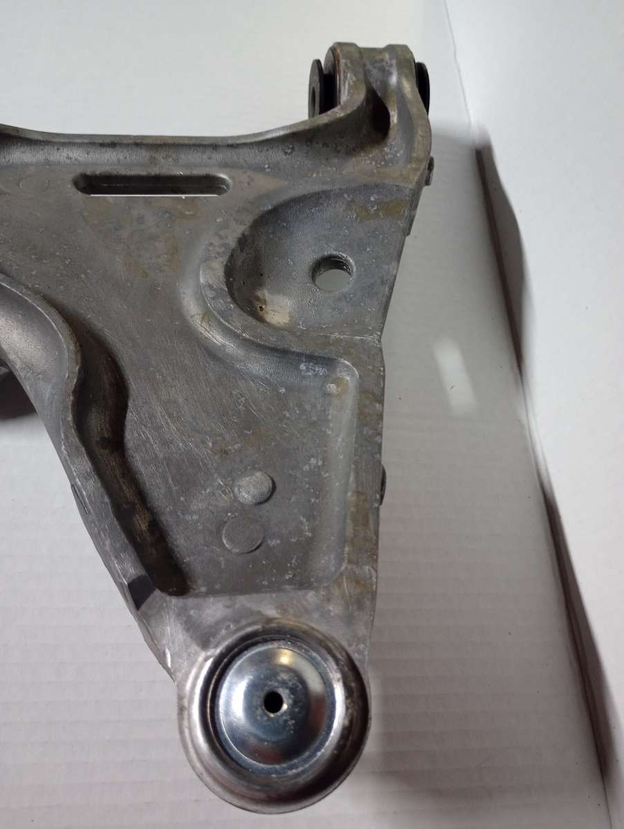 lower control arm 07 Buick lucerne