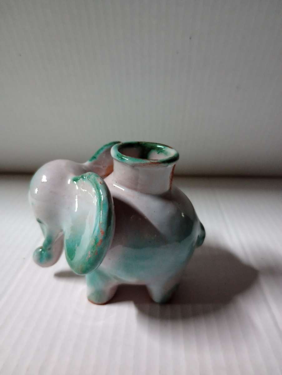 very rear elephant match holder