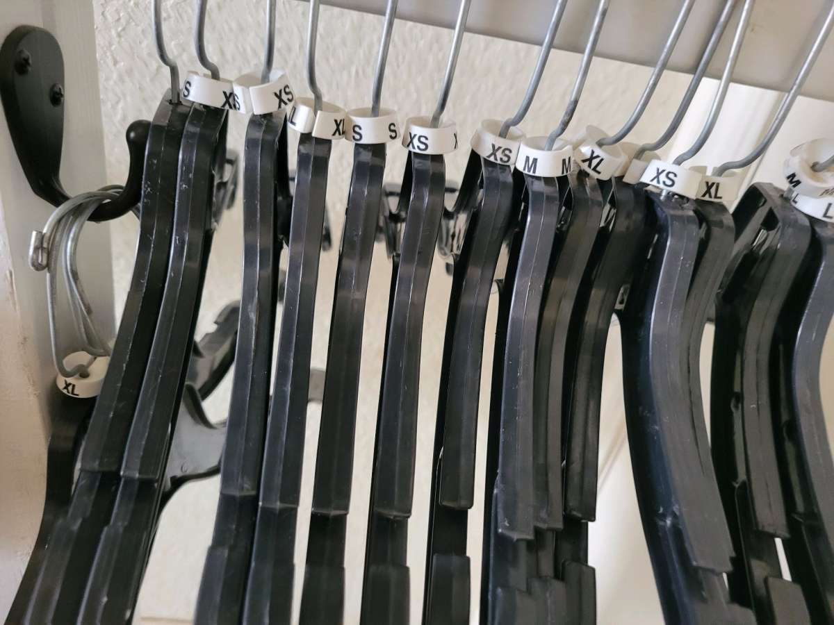 black retail hangers