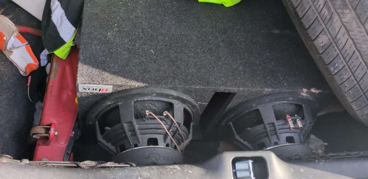 two 12in Rockville subs in box  and a 4000 watt audiobahn am