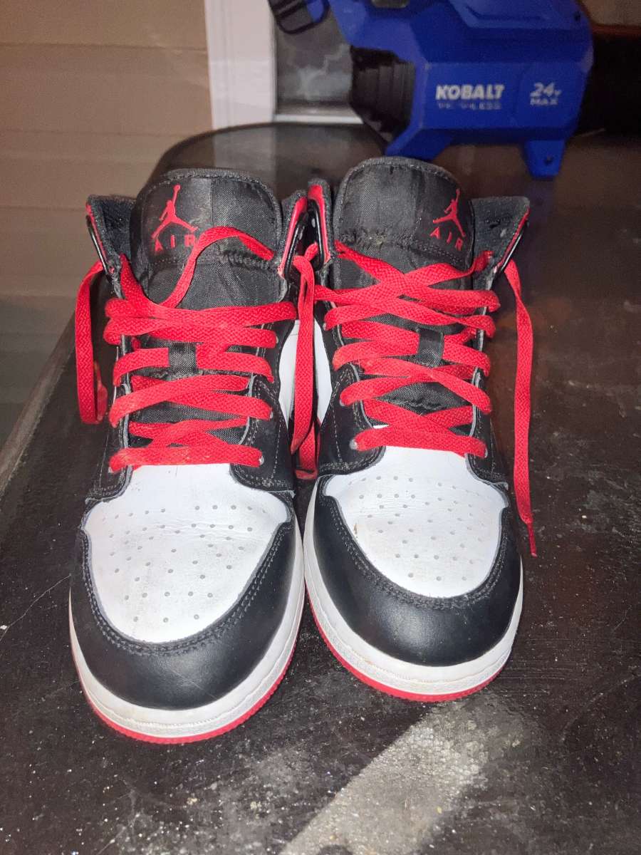 Nike Jordan 1 zise 5 they do have creases and are clean