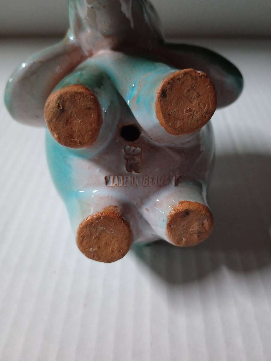 very rear elephant match holder