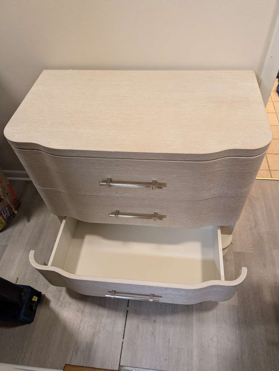 Hooker Furniture 3Drawer Nightstand