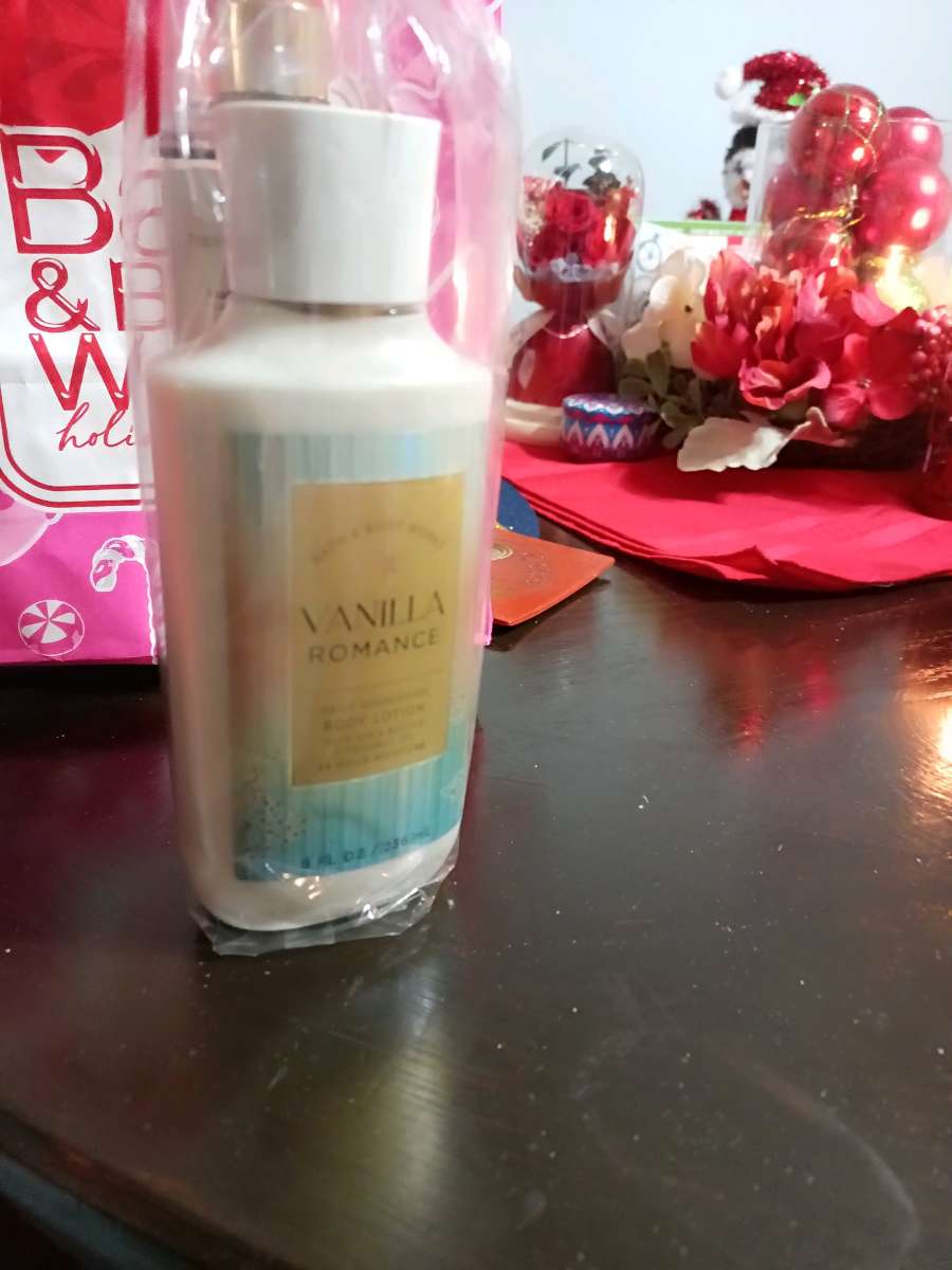 BATH AND BODY WORKS SET OF 2