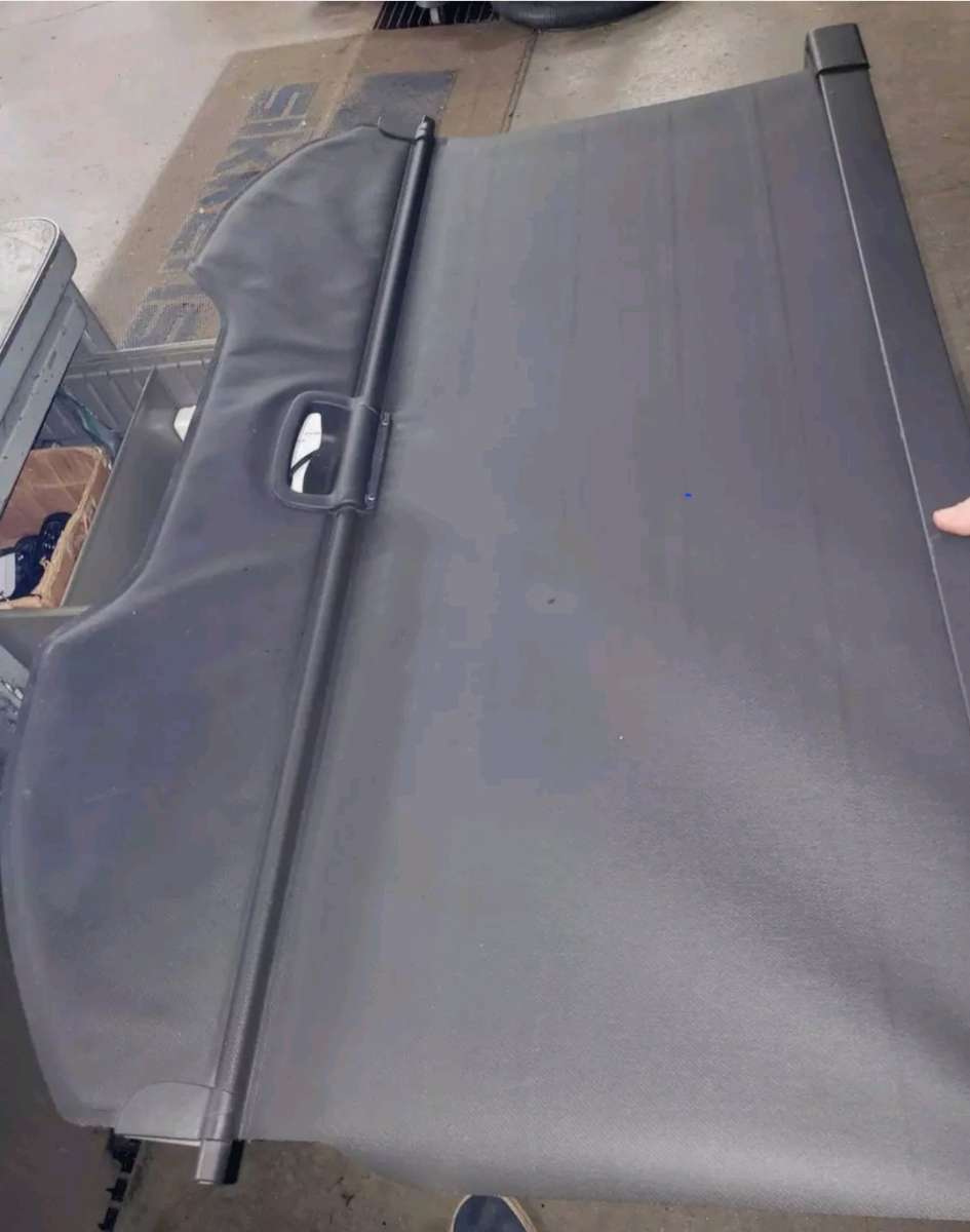 13 14 15 16 17 18 19 ESCAPE Retractable Cargo Cover