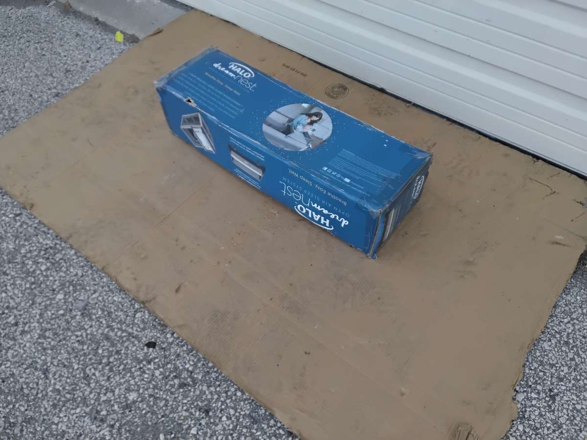 Nice Babys Halo Dream Nest Open Air Sleep System Brand New