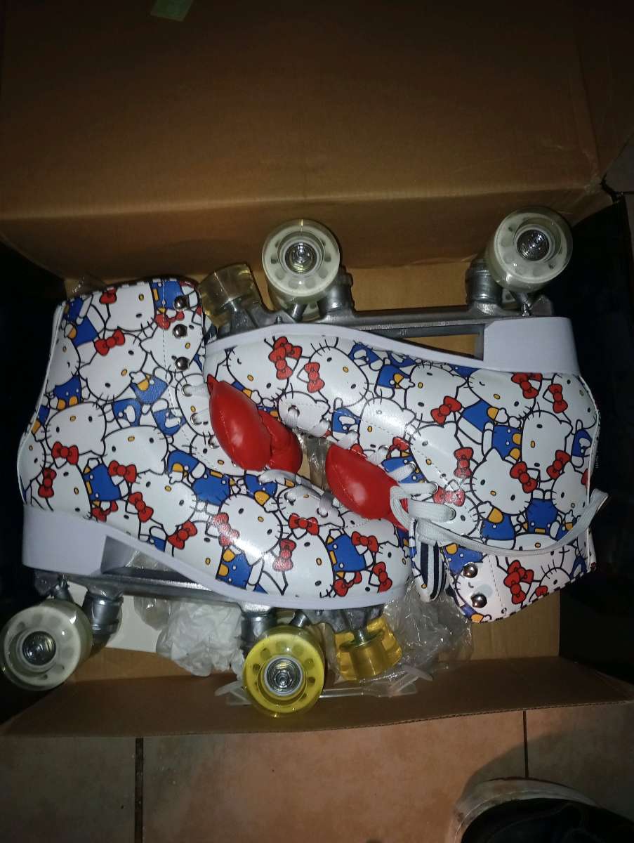 Ki dolls X hello Kitty roller skates