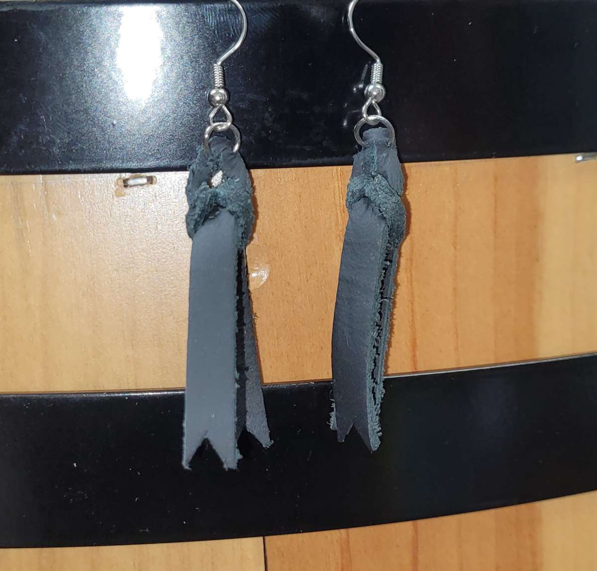 Leather ribbon earrings