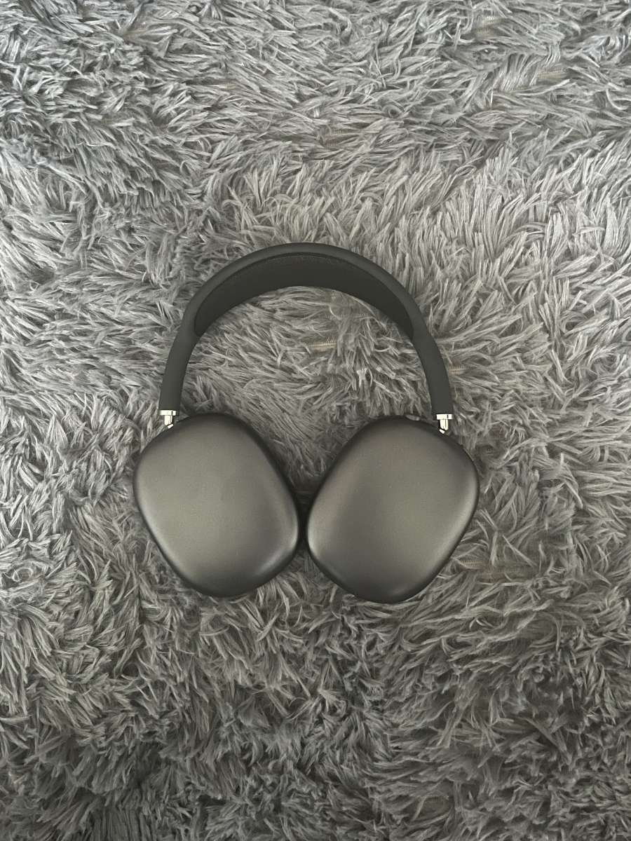 midnight AirPods Max