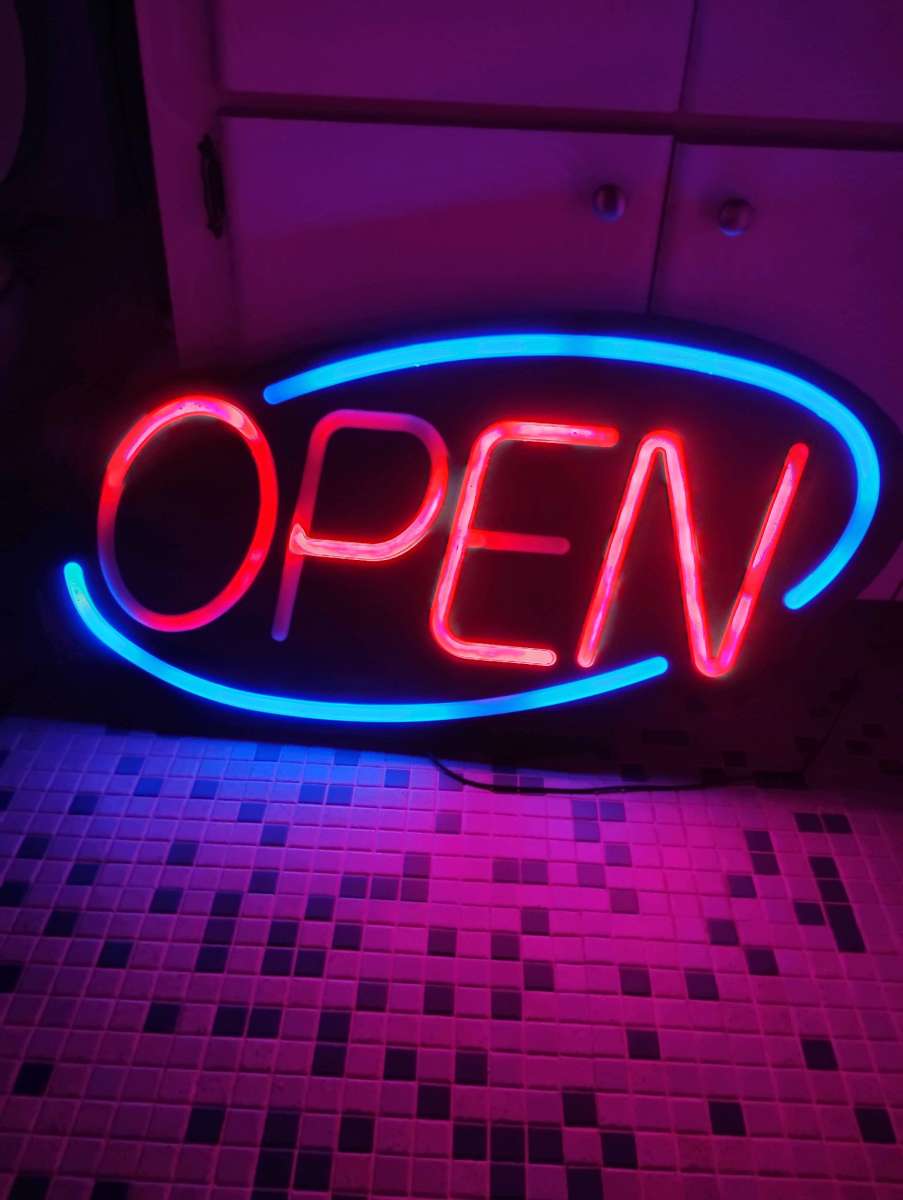 VINTAGE NEON BEER SIGNS