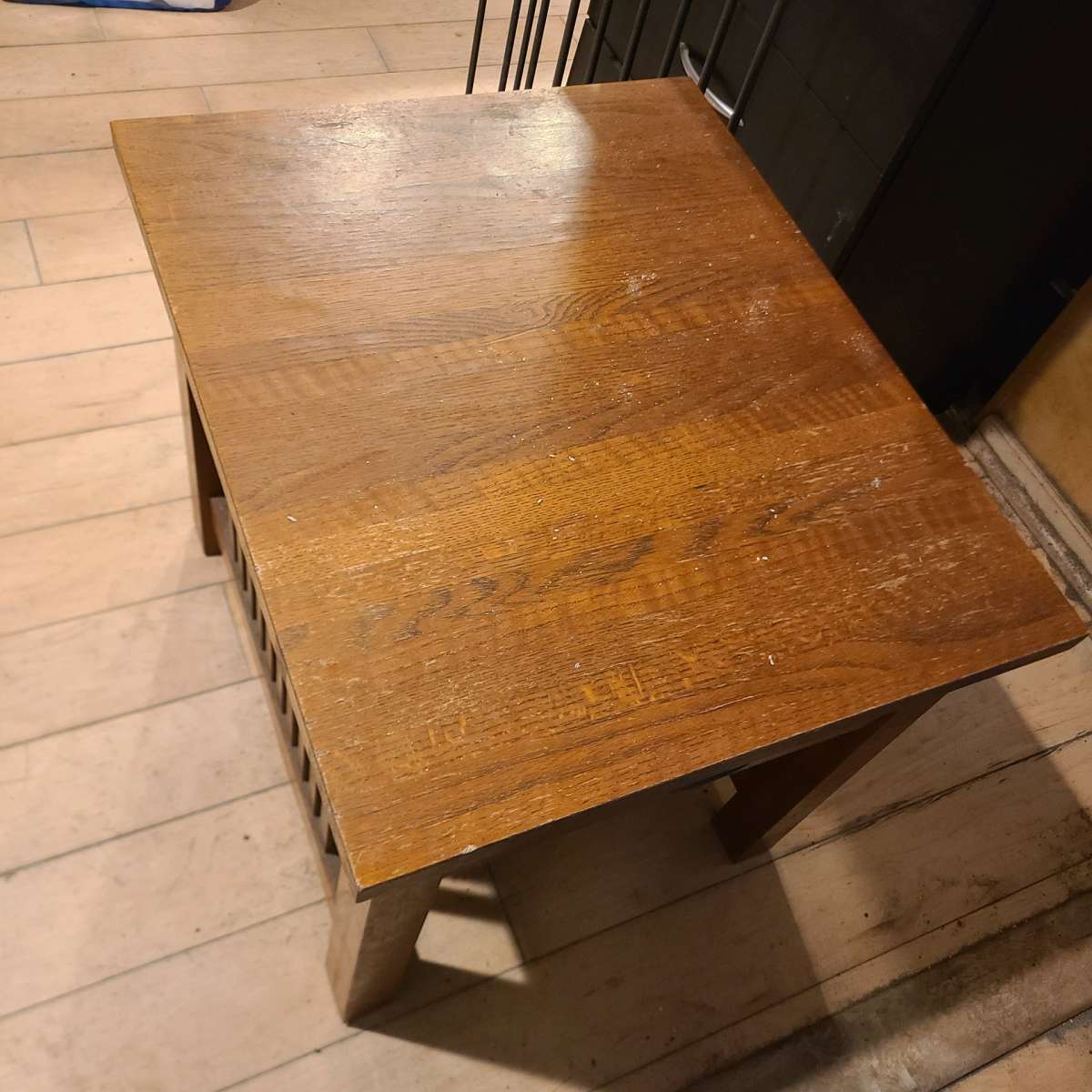 Solid wood end or side table
