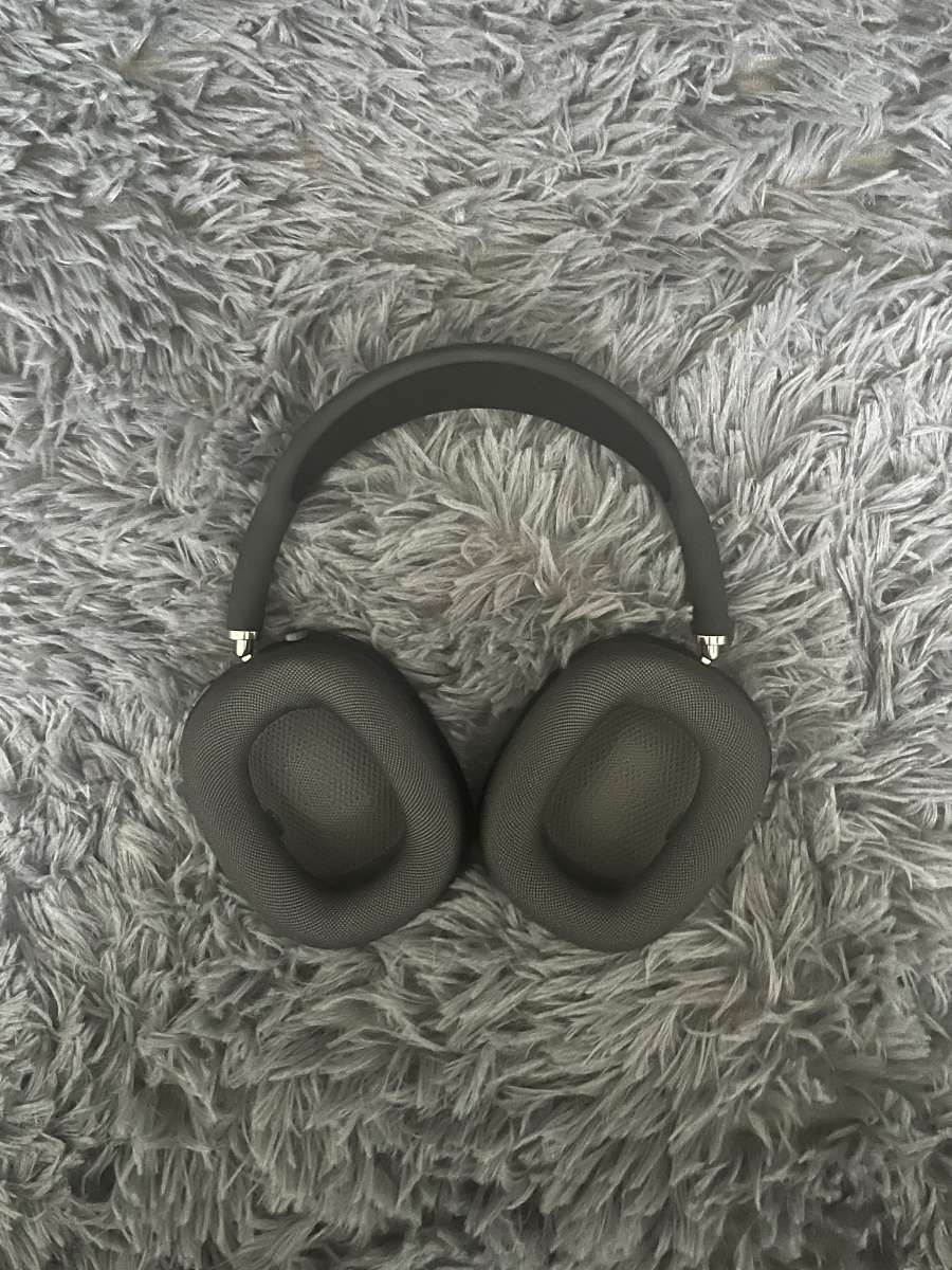 midnight AirPods Max