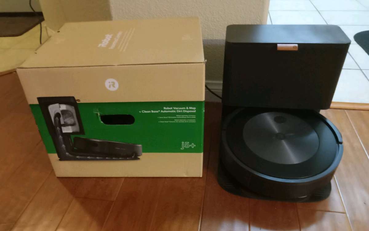 iRobot Roomba Combo j5 SelfEmptying Robot Vacuum Mop