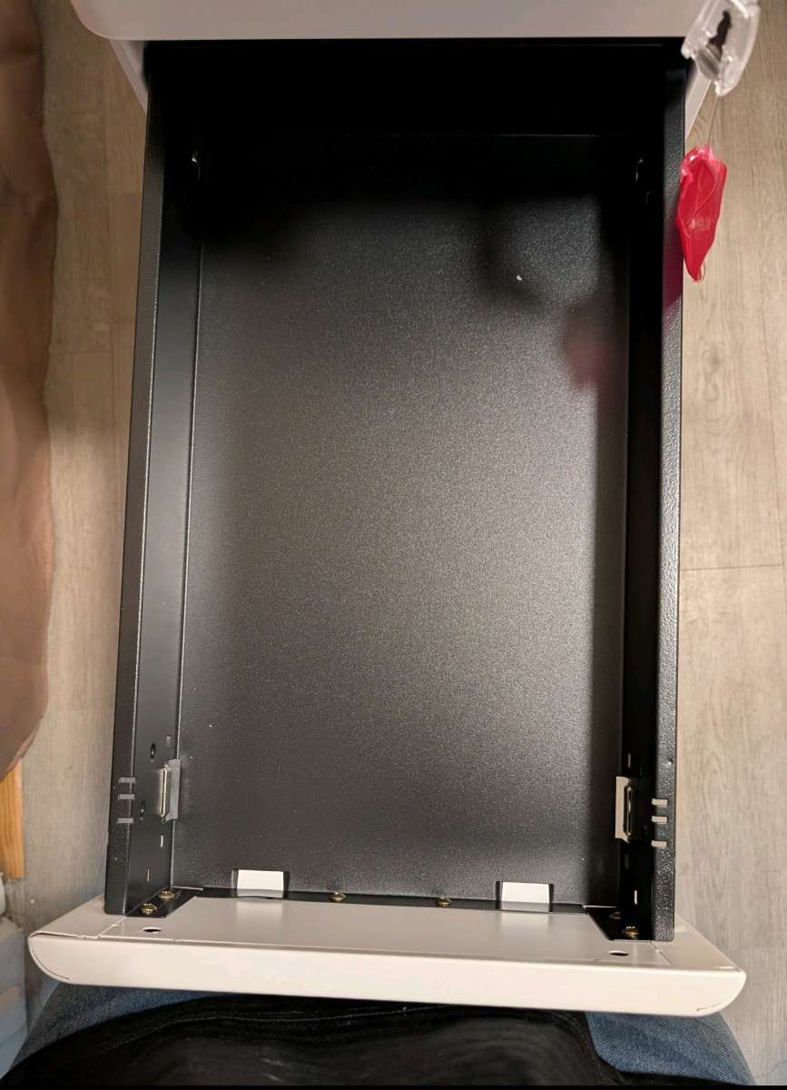 Three drawer lockable vertical filing cabinet