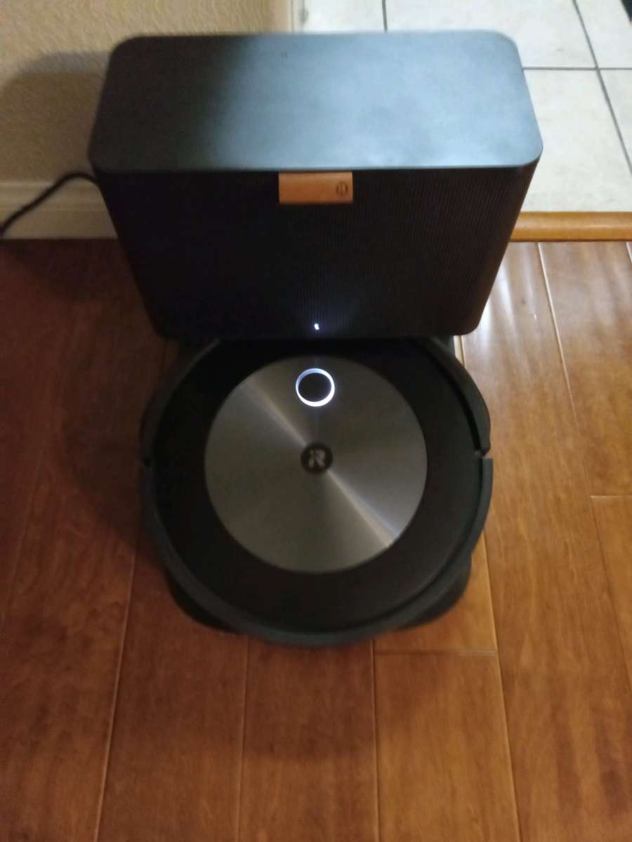 iRobot Roomba Combo j5 SelfEmptying Robot Vacuum Mop