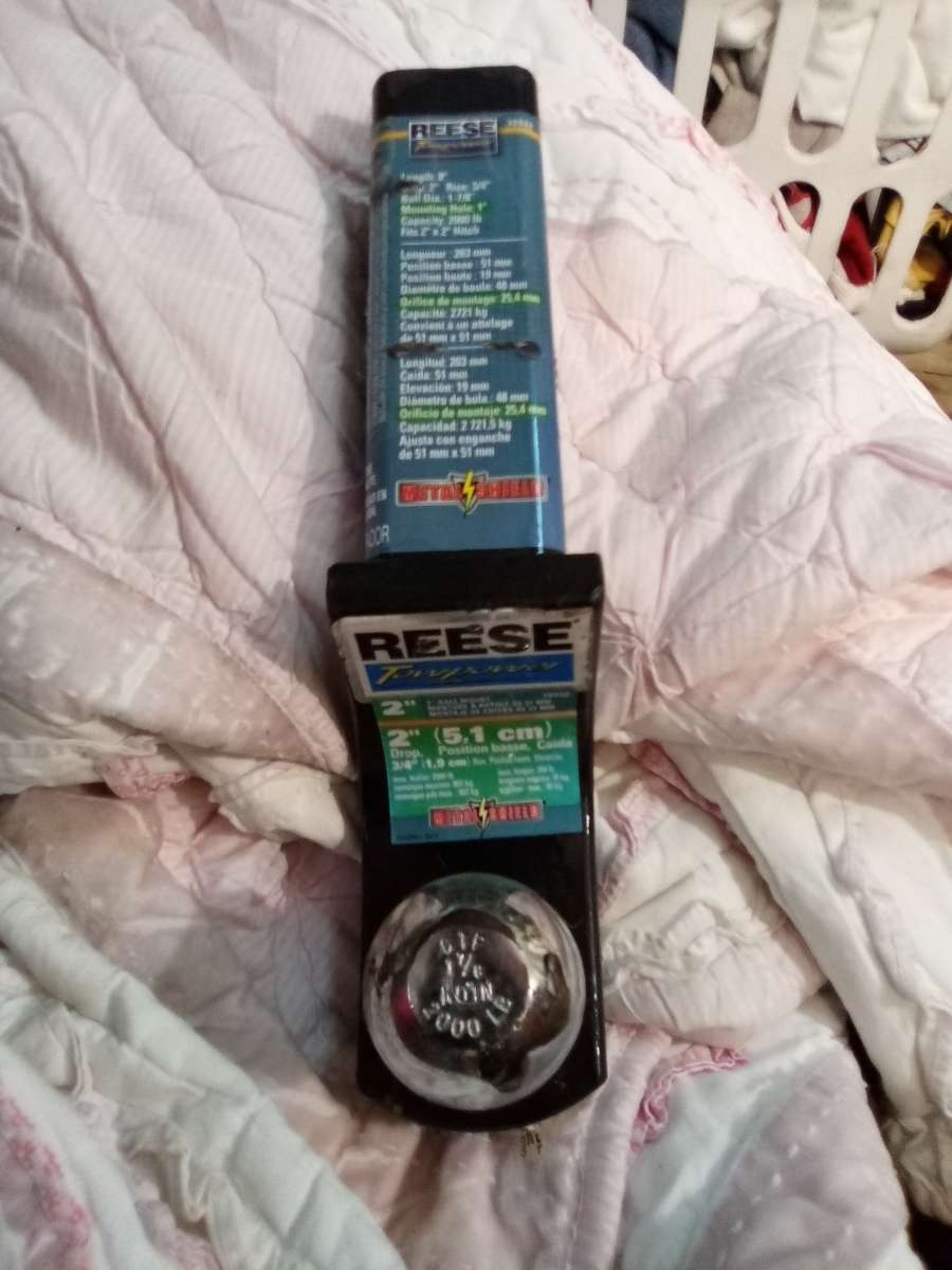 Reese trailer hitch 2in ball with it