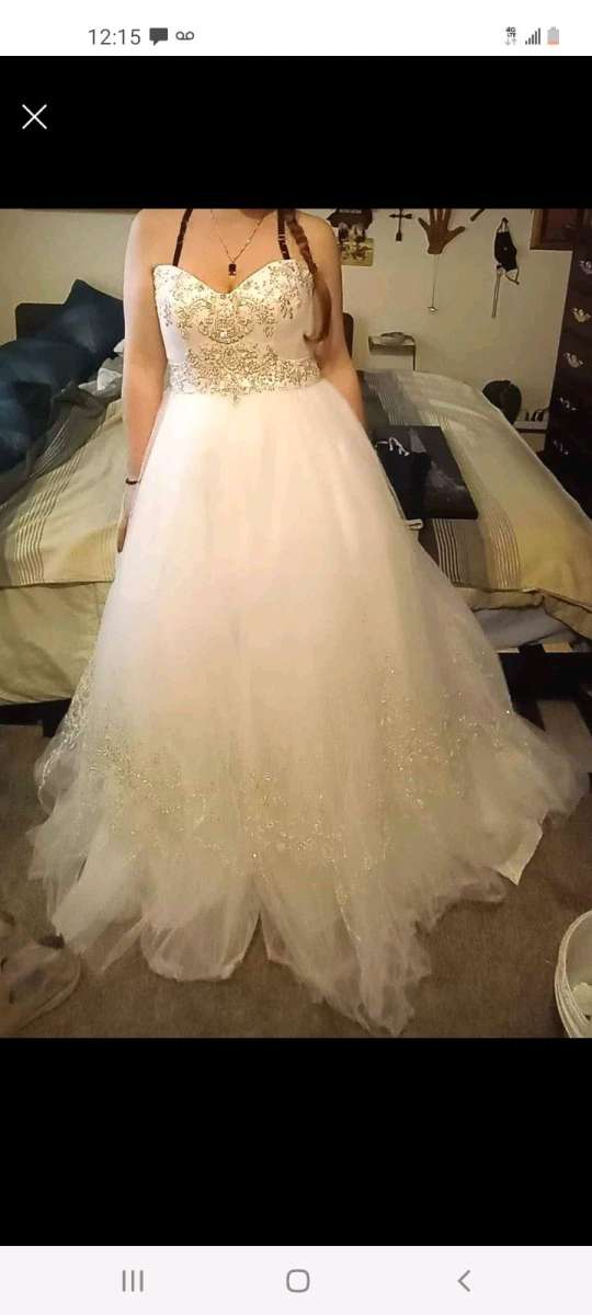 GORGEOUS BALLROOM GOWN