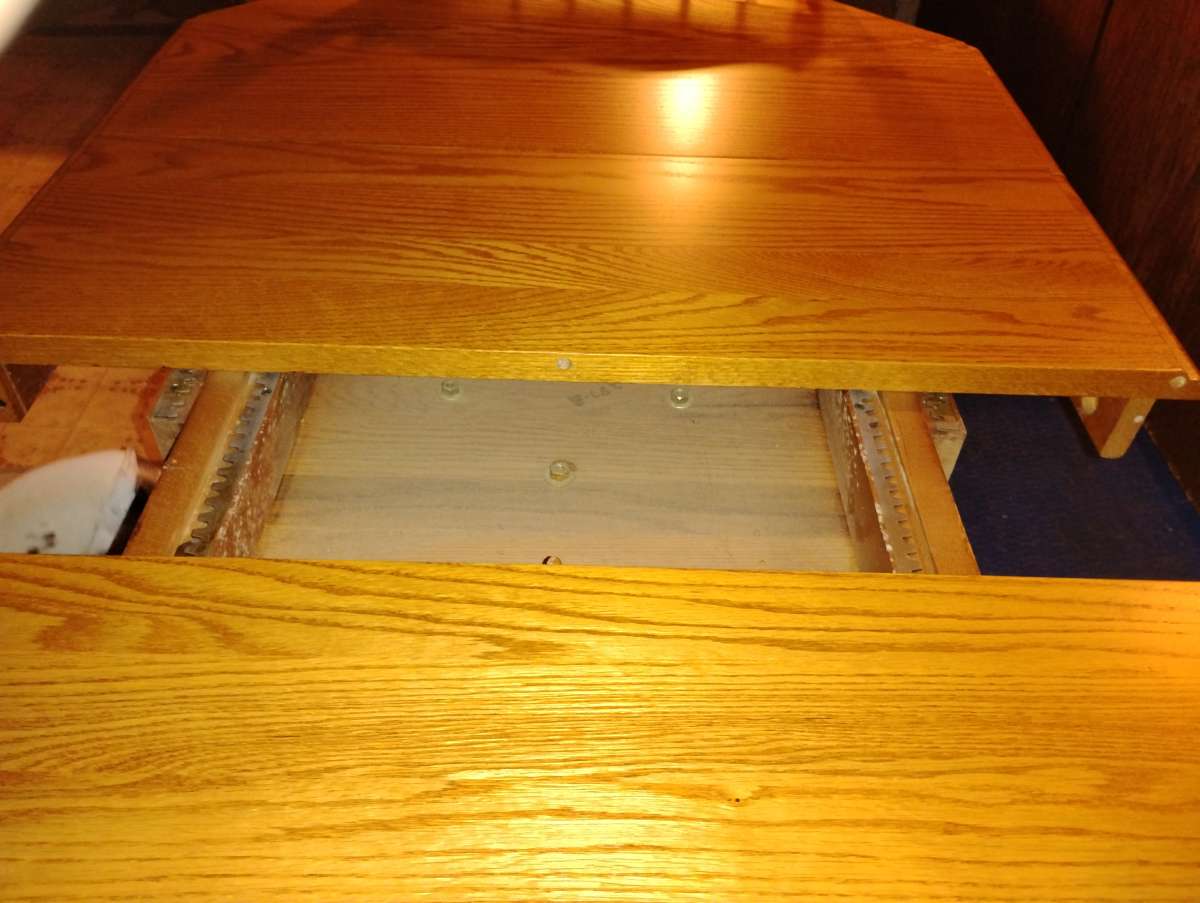 Amish table with 4 chairs