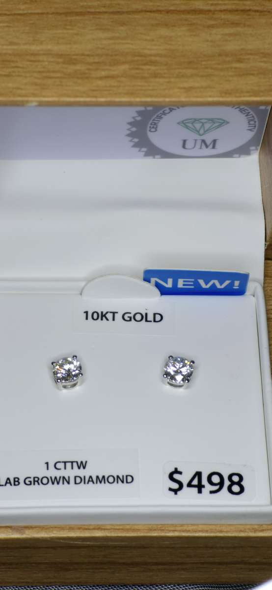 Diamond Earrings in gold