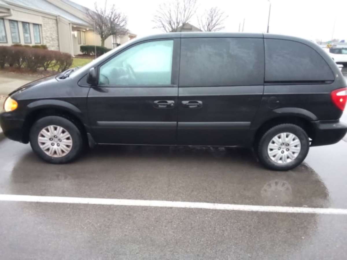 2006 Chrysler town and country minivan
