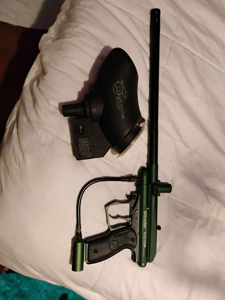 Spyder Victor Paintball Gun with electric hopper