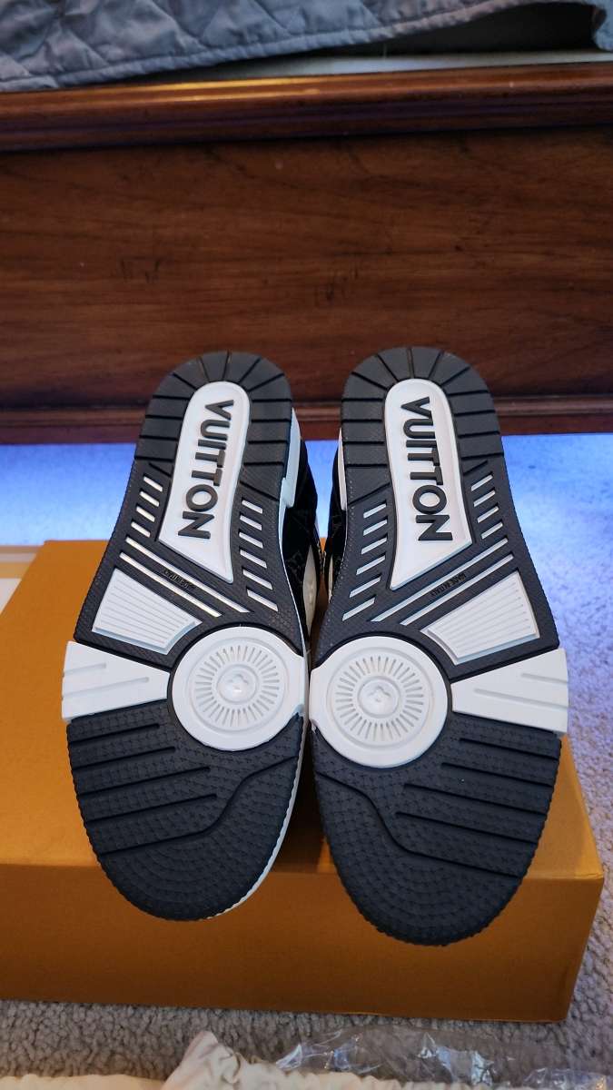 Black and white Louis Vuitton Trainers size 11 mens