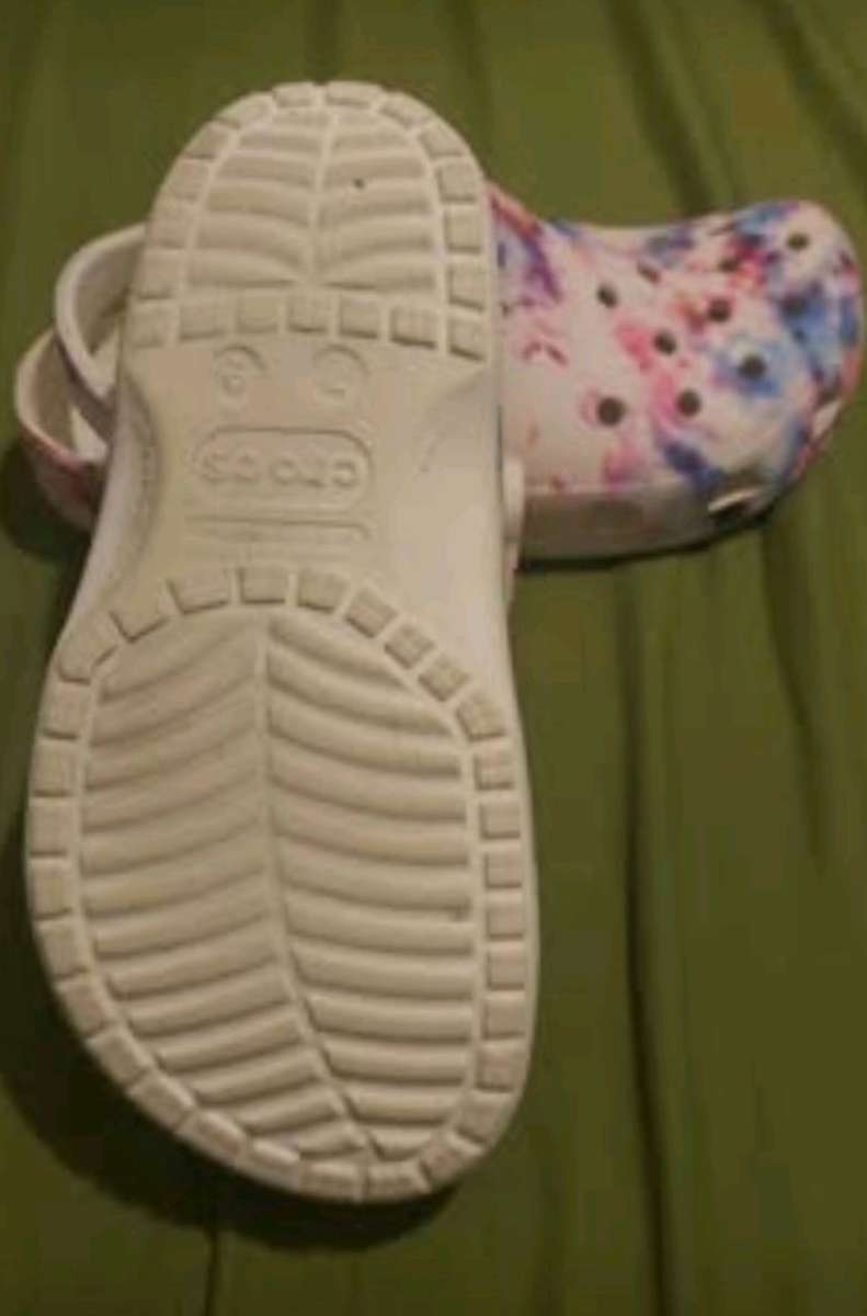 CROCS 9