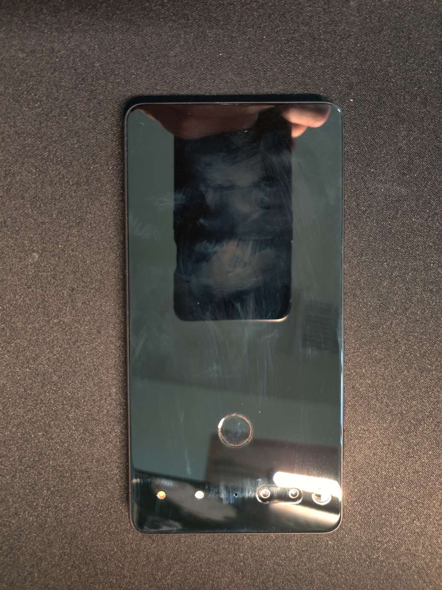 Essential phone PH1