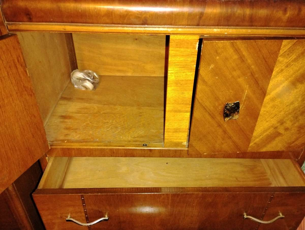 dresser set