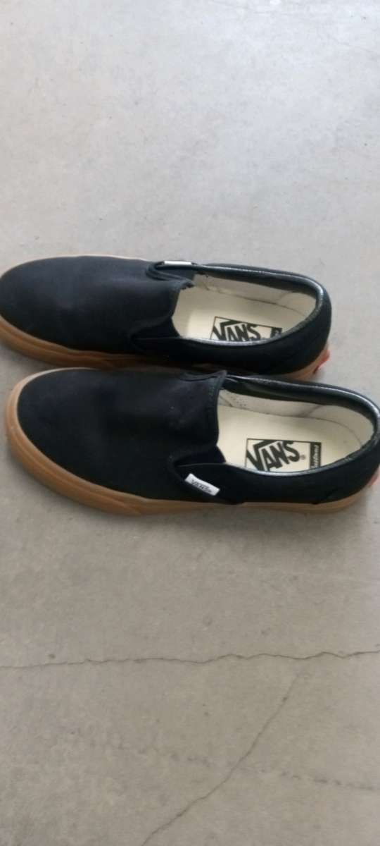 the shoes type vans size 6
