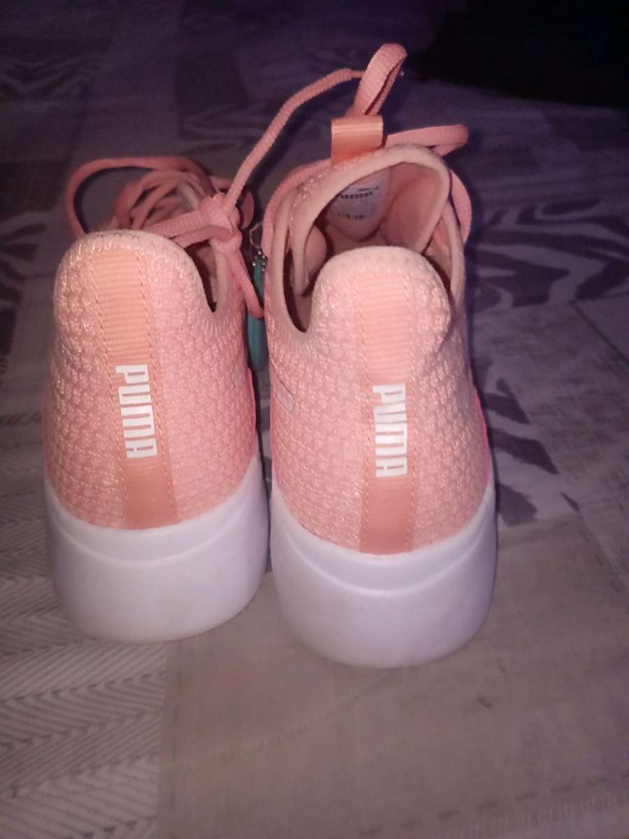 New Puma Sneakers Size 10  Comfort