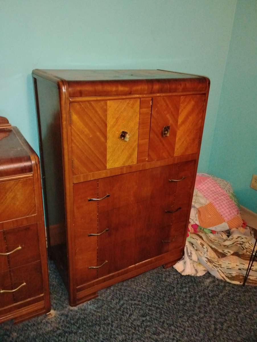 dresser set