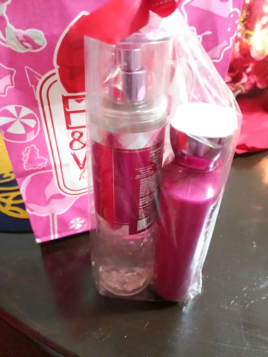 BATH AND BODY WORKS SET OF 2